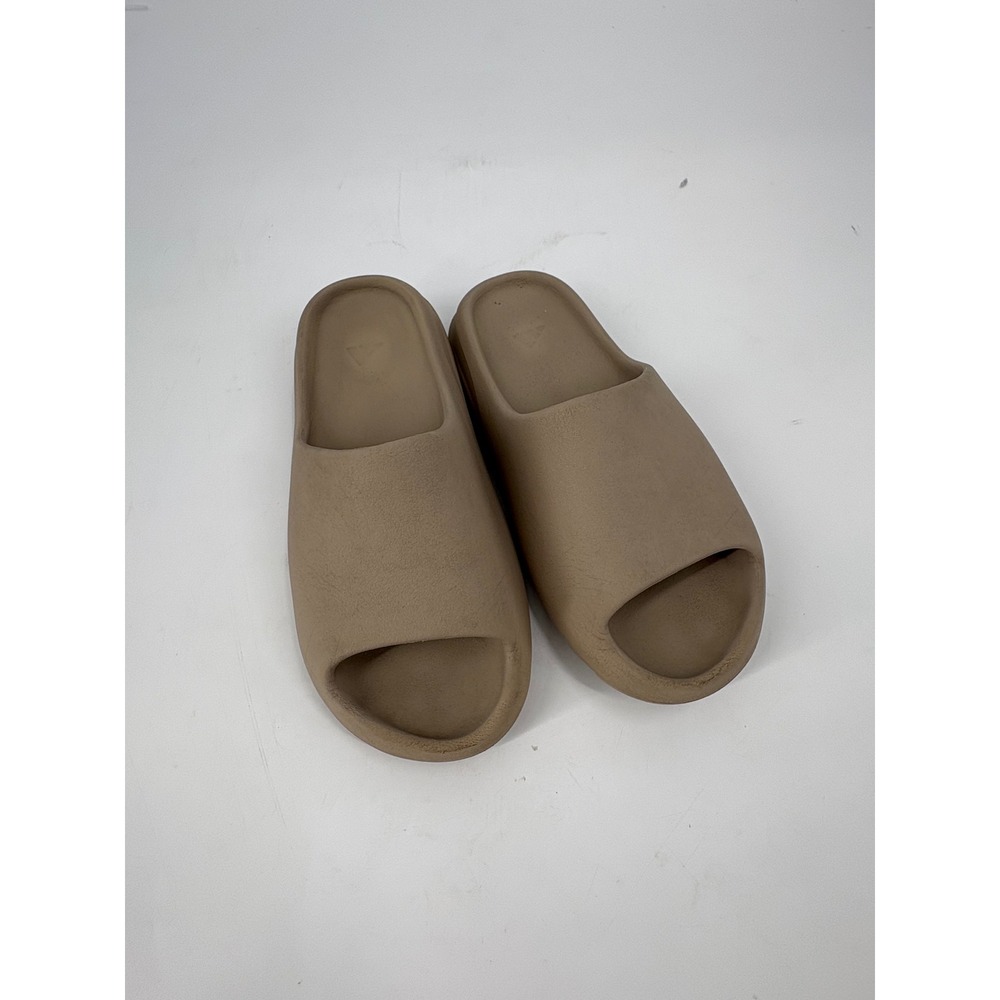 Adidas Yeezy Slides in the Earth Brown Size 11